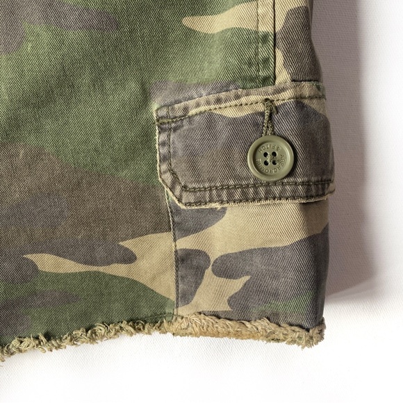 Abercrombie and Fitch army green camouflage cropped cargo pants - Picture 5 of 11